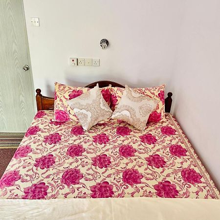 Nethusali Guest House Хиккадува Экстерьер фото