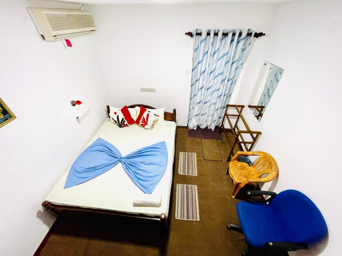 Nethusali Guest House Хиккадува Экстерьер фото