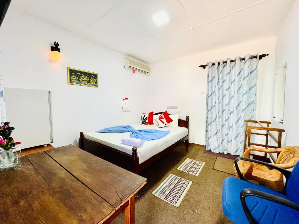 Nethusali Guest House Хиккадува Экстерьер фото