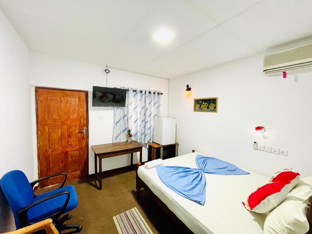 Nethusali Guest House Хиккадува Экстерьер фото